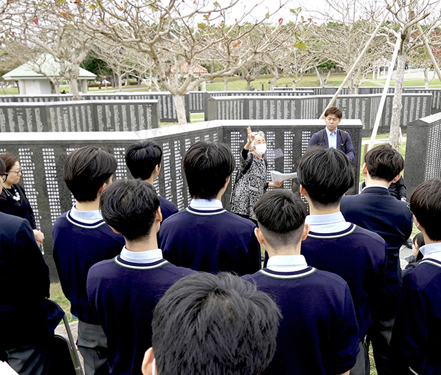 南部：「平和の礎」